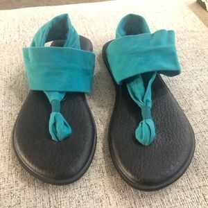 Sanuk womans sandals